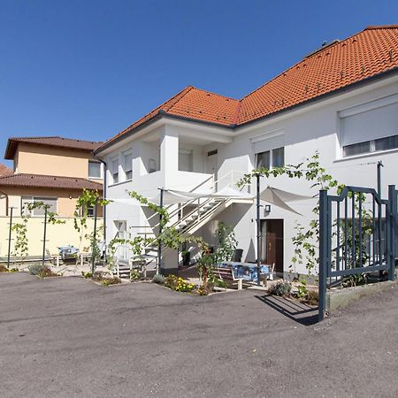 Deli Terasz B Apartman Free Parking, Self-Check-In Anytime Lägenhet Győr Exteriör bild